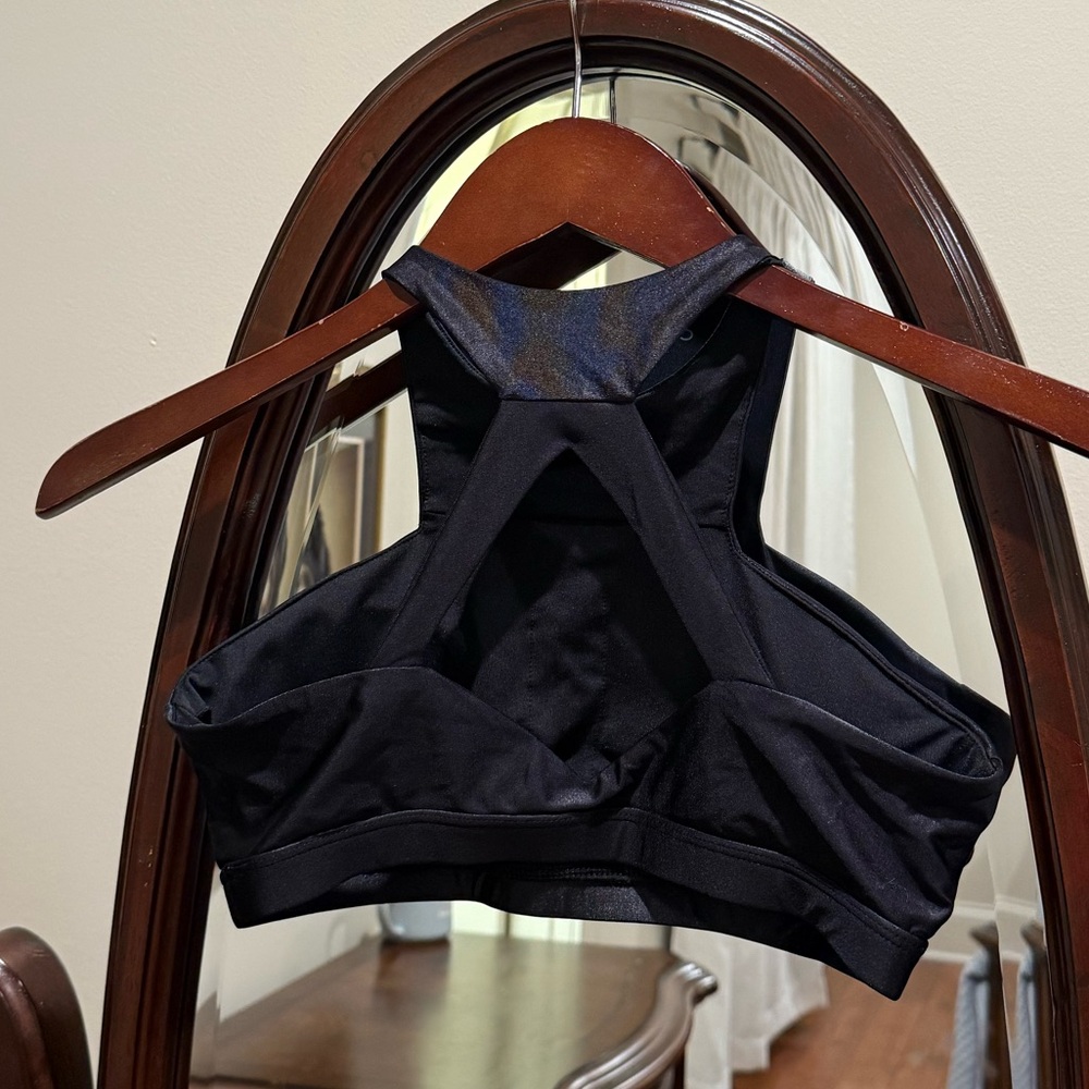 Carbon38 Sleek Black Sports Bra - Picture 3 of 3